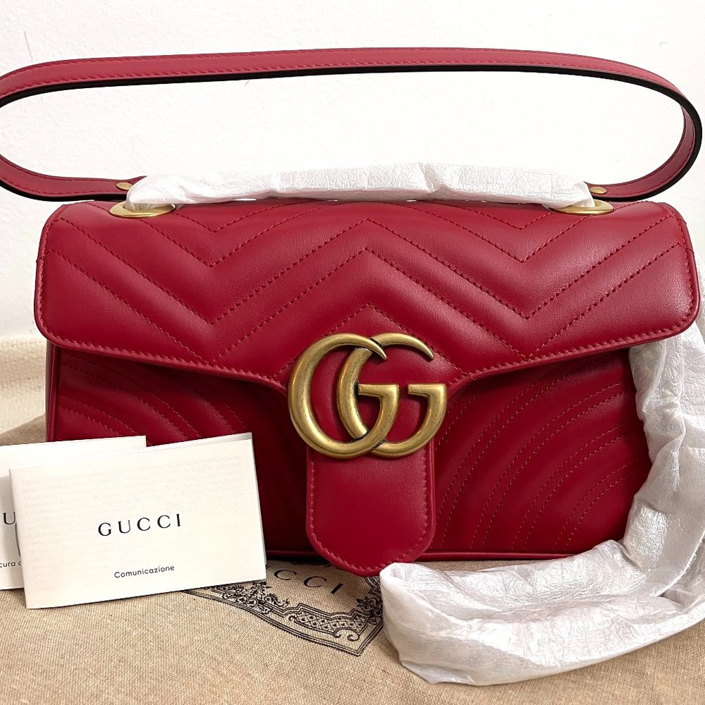 Gucci Marmont small shoulder bag in Red